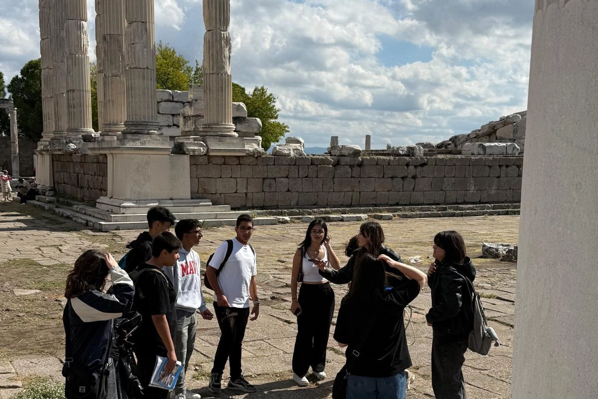 Pergamon'da dil becerilerini geliştirdiler Pergamon'da dil becerilerini geliştirdiler