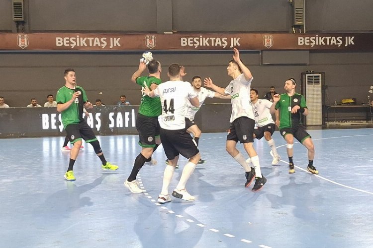 Sakarya hentbol liderliğini Beşiktaş’tan aldı