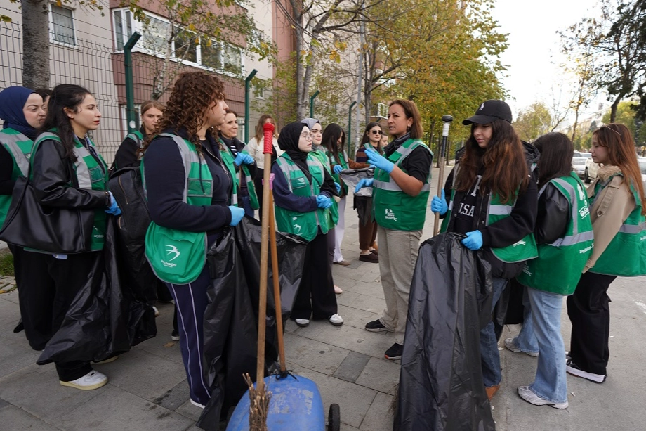 İstanbul Beylikdüzü’nde gençlerden 'çevre' mesajı