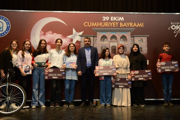 29 Ekim'i en iyi anlatan öğrenciler Yıldırım'da ödüllendirildi
