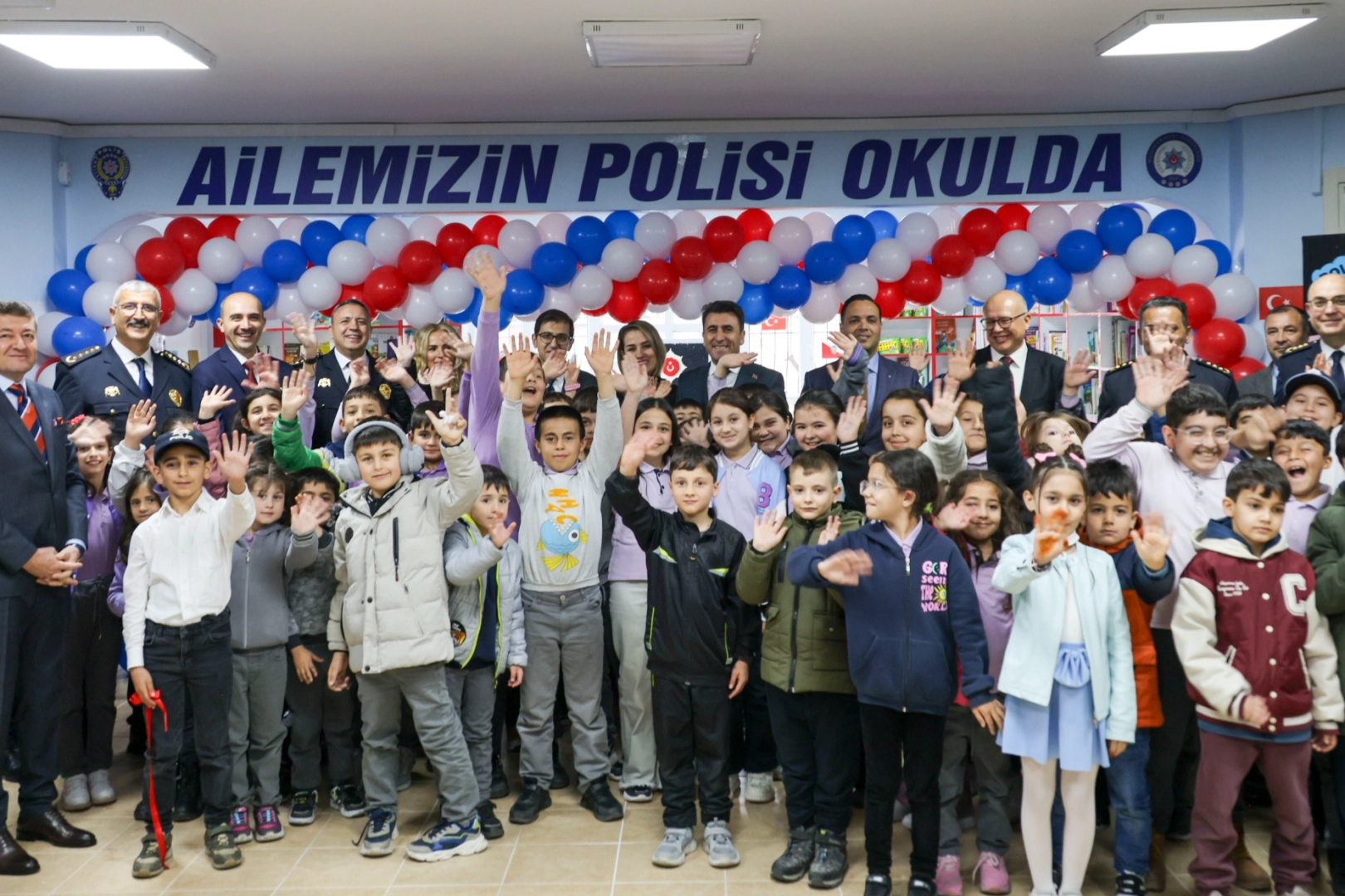 “Ailemizin Polisi Okulda” projesi kapsamında kütüphane açıldı