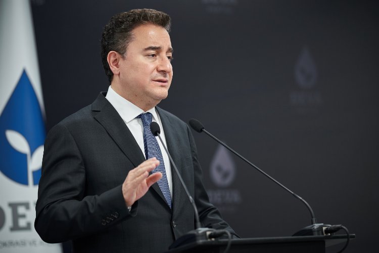 Ali Babacan: "Varlık içinde yokluk yaşıyoruz"