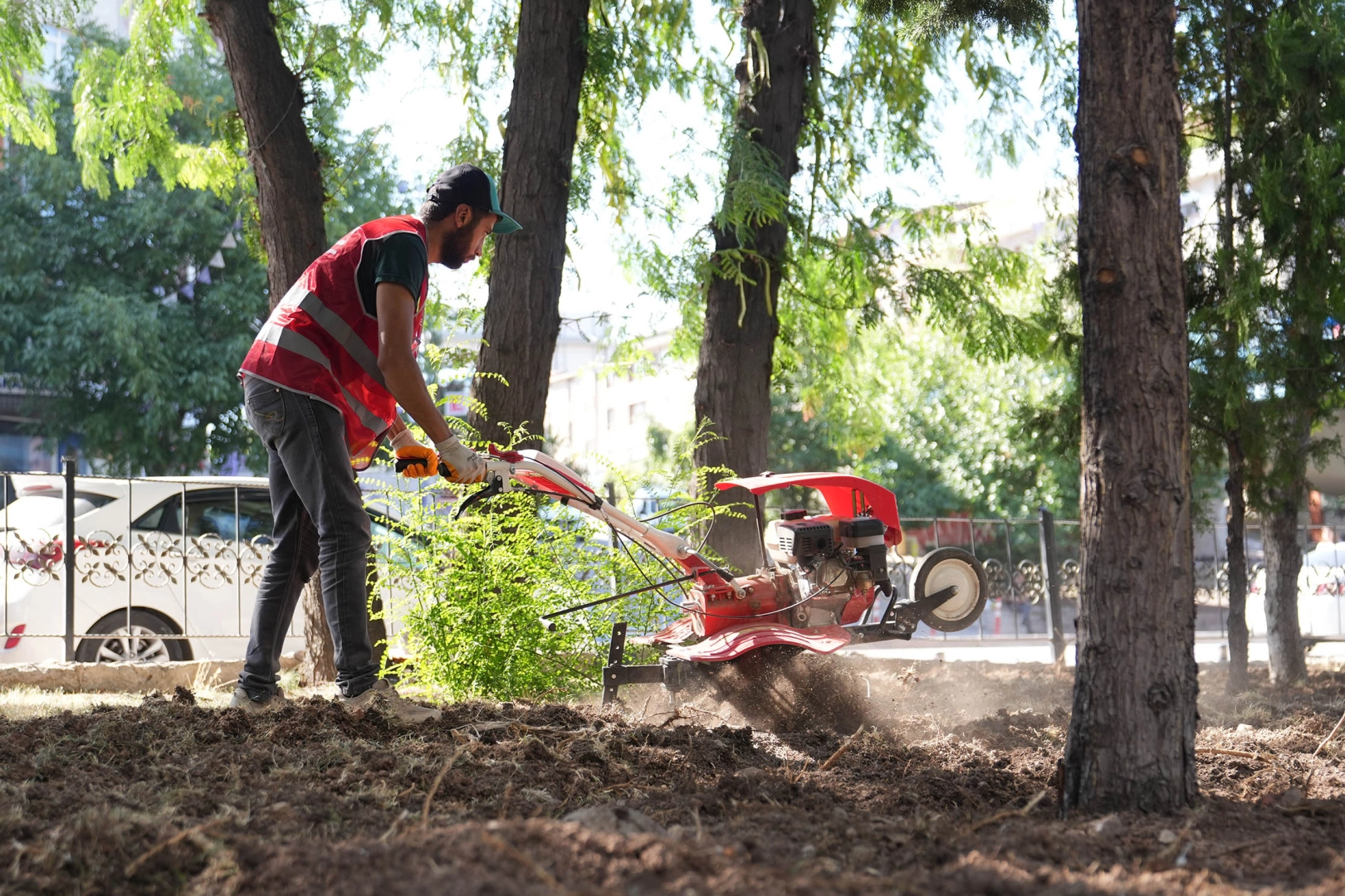 Ankara Keçiören'de park ve bahçelere estetik dokunuş