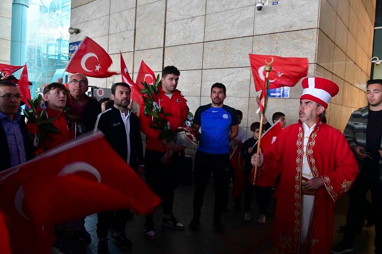 Ankara'nın gururu sporculara coşkulu karşılama