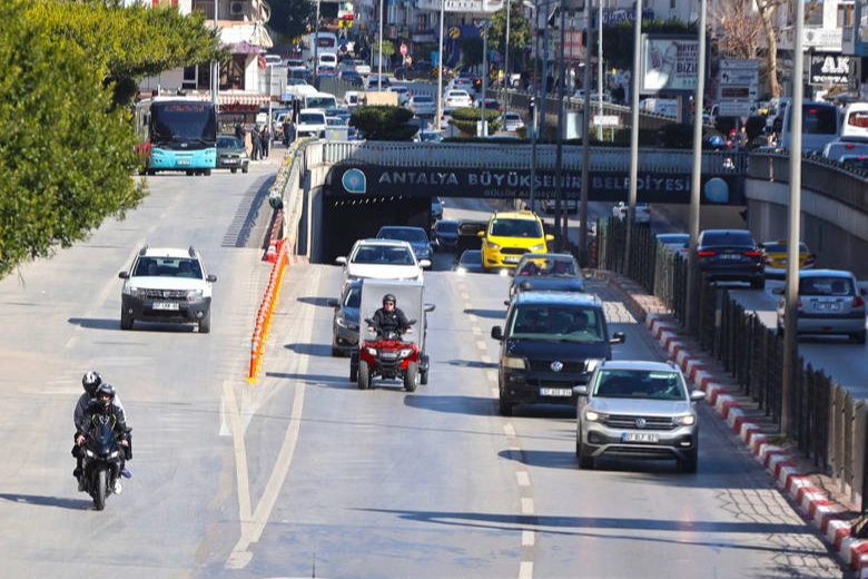 Antalya'da halk otobüsleri için ikinci özel şerit uygulaması