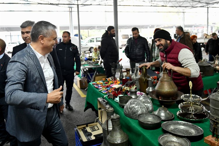 Antalya'daki antika meraklıları bu pazarda