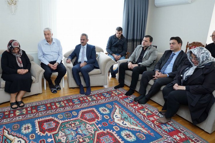 Bakan Özer'den Özsoy ailesine taziye ziyareti
