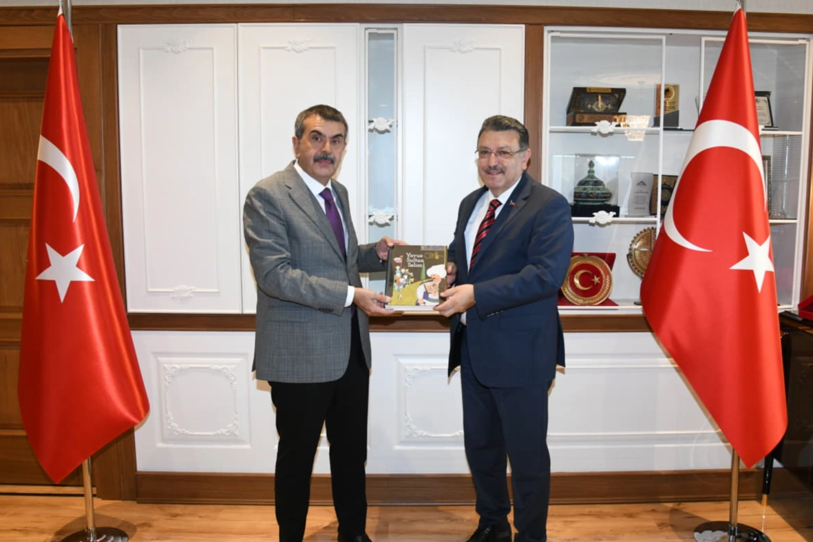 Bakan Yusuf Tekin’den Trabzon’a ziyaret