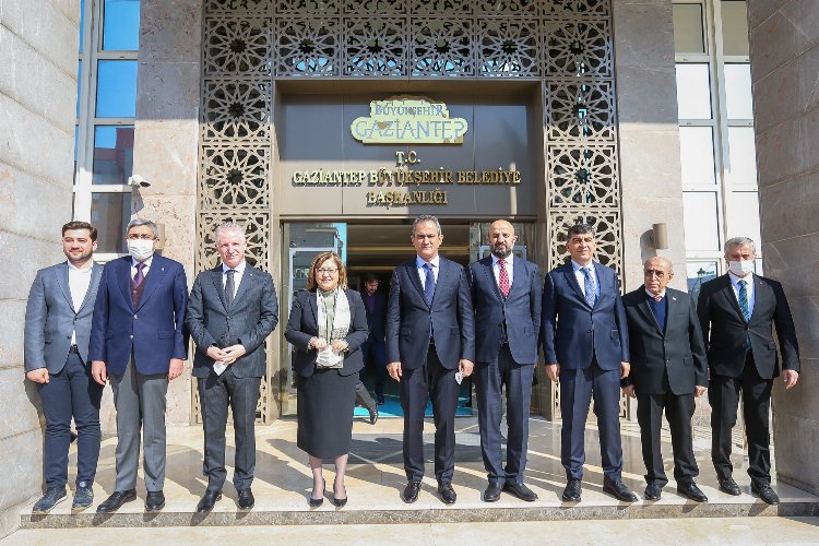 Bakan Özer'den Gaziantep Büyükşehir'e ziyaret