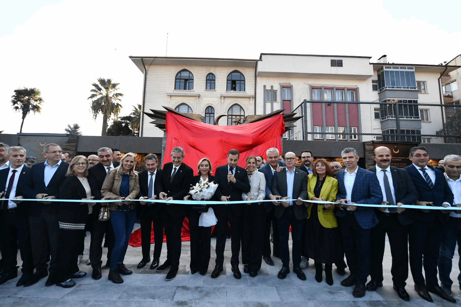 Balıkesir Cumhuriyet Meydanı 2. etabı açıldı