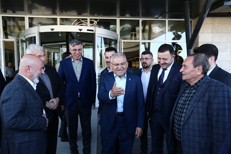 Başkan Büyükkılıç’tan iş insanlarına “istikrar” vurgusu