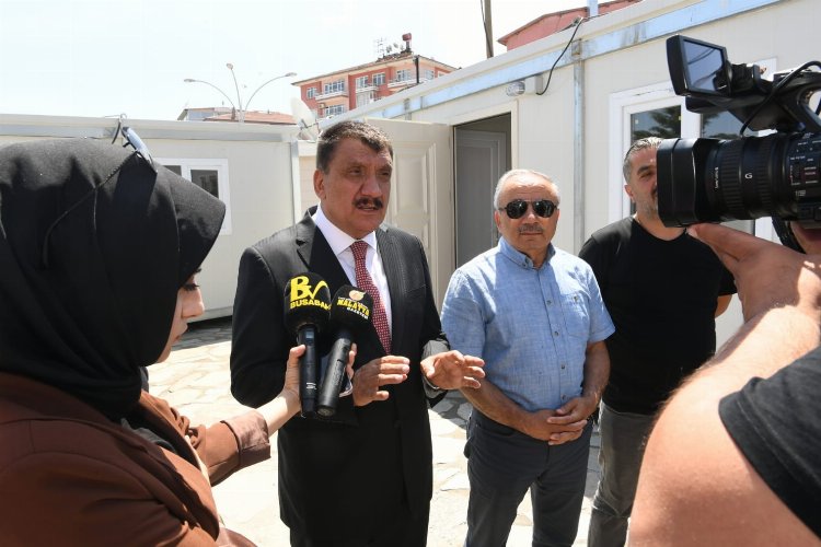 Başkan Gürkan, Malatya basınını 'konteyner kent'te ziyaret etti