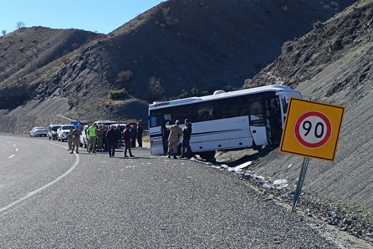 Bingöl'de midibüs kazası: 27 yaralı!