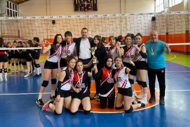 Bor Belediyespor Kız Voleybol takımı şampiyon oldu