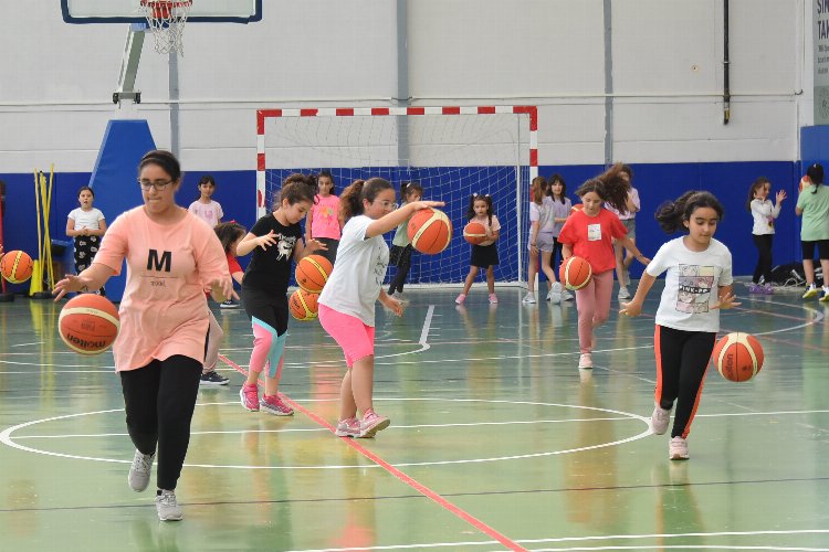 Bozüyük'te basketbol kursuna yoğun ilgi