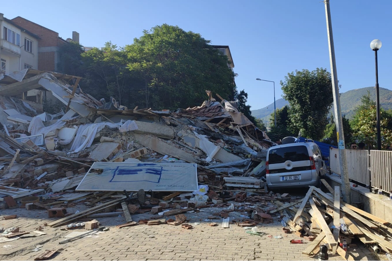 Bursa Büyükşehir depremde Balıkesir'in yanında