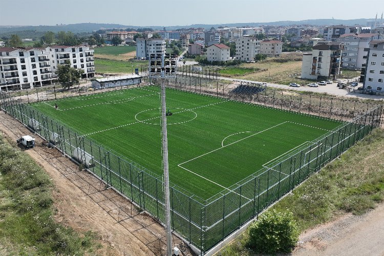 Bursa'da Akçalar'a futbol sahası