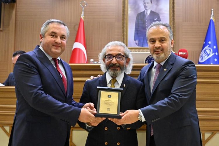 Bursa'da ayın vatandaşı ödülü Dr. Hüsamettin Olgun’a