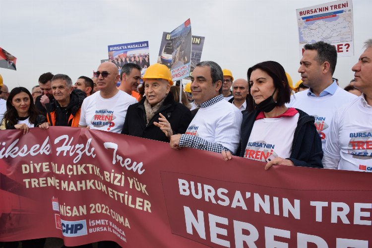 Bursa'da CHP'liler hızlı tren için 23 kilometre yürüdüler