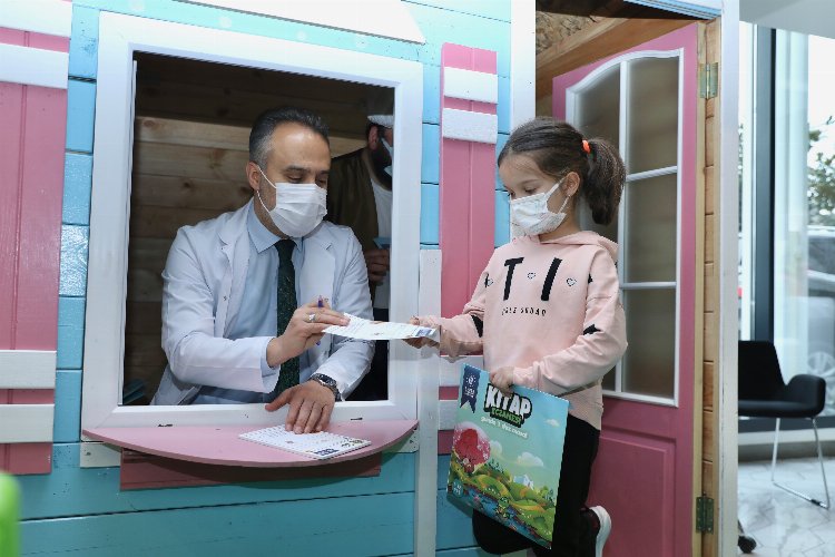 Bursa'da doktorlar reçeteyle kitap yazıyor