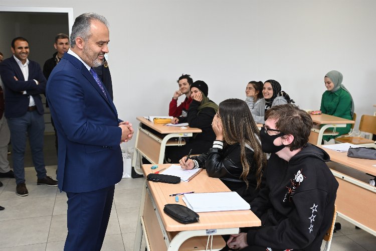 Bursa'da gençler üniversiteye Büyükşehir’le hazırlanıyor