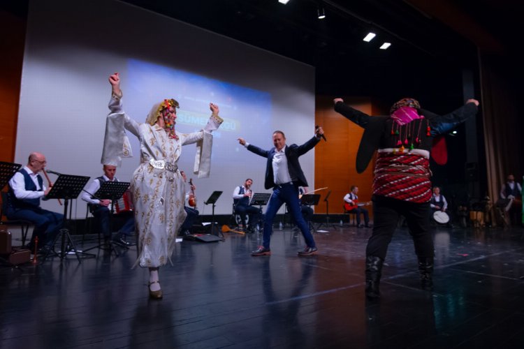 Bursa'da Sümer Ezgü'nün performansı tam not aldı