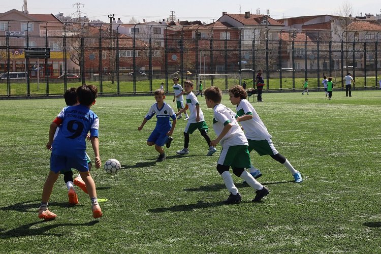 Bursa'daki İlkokul Futbol Şenliği’nde kupalar sahiplerini buldu