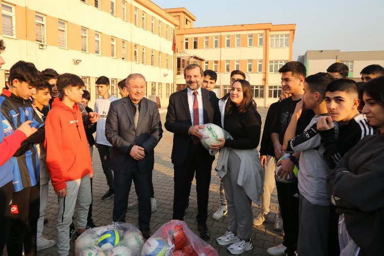 Bursa Gürsu'da Başkan Işık 'top'lu isteği kırmadı