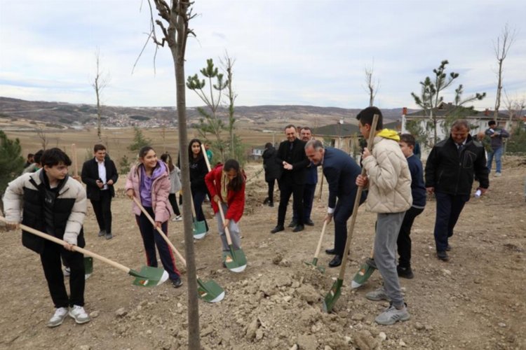 Bursa İnegöl'de 193 fidan toprakla buluştu