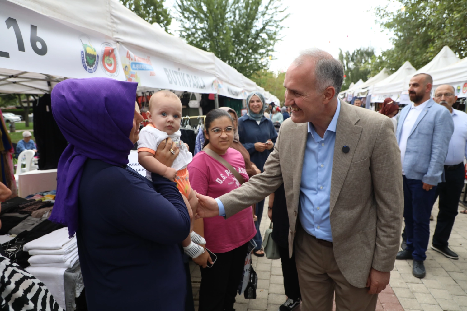 Bursa İnegöl'de 4. Hanımeli Alışveriş Şenliğine yoğun ilgi