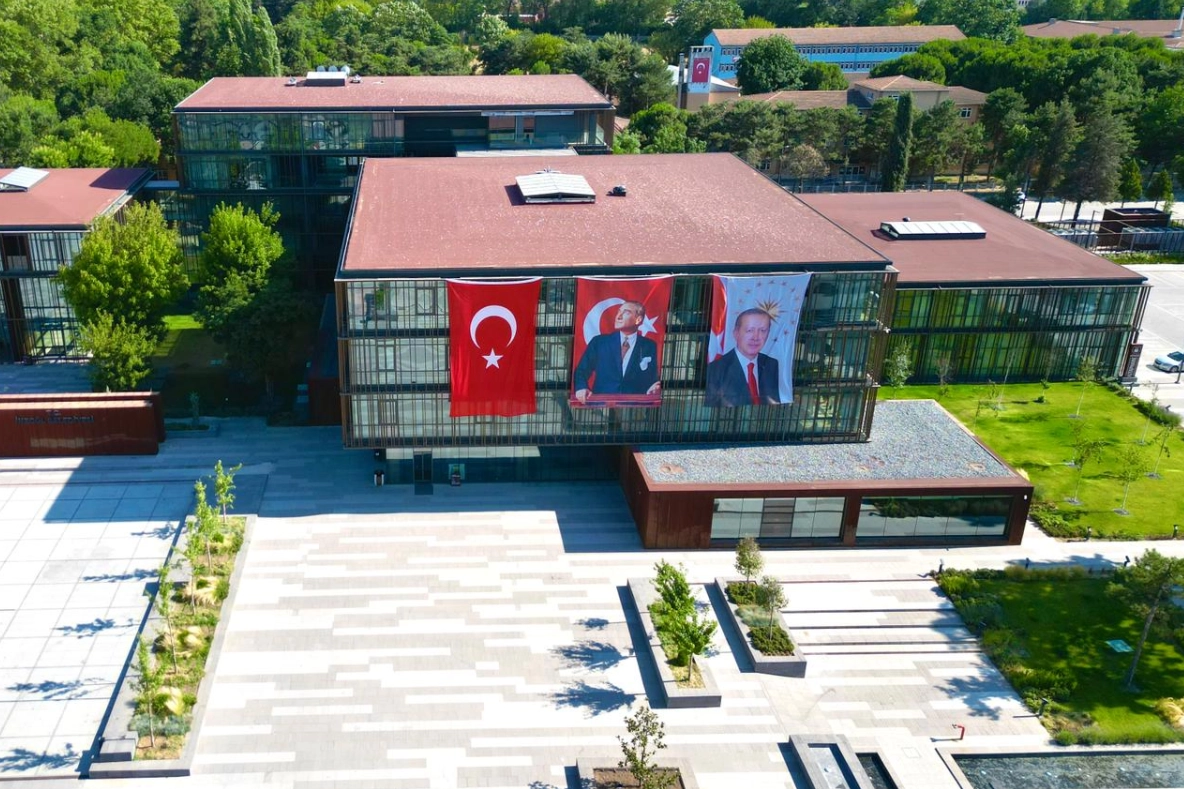 Bursa İnegöl'de bin 500 öğrenciye kırtasiye desteği