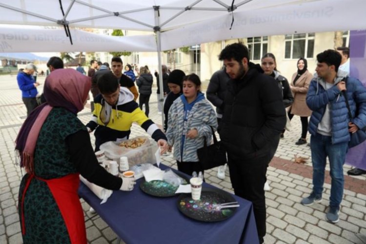 Bursa İnegöl'de öğrencilere çorba ikramı