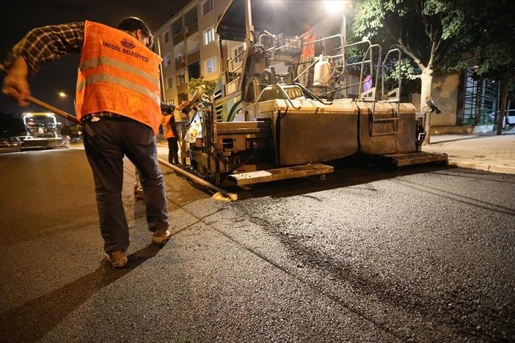 Bursa İnegöl Park Caddesi'nde sıcak asfalt tamamlandı