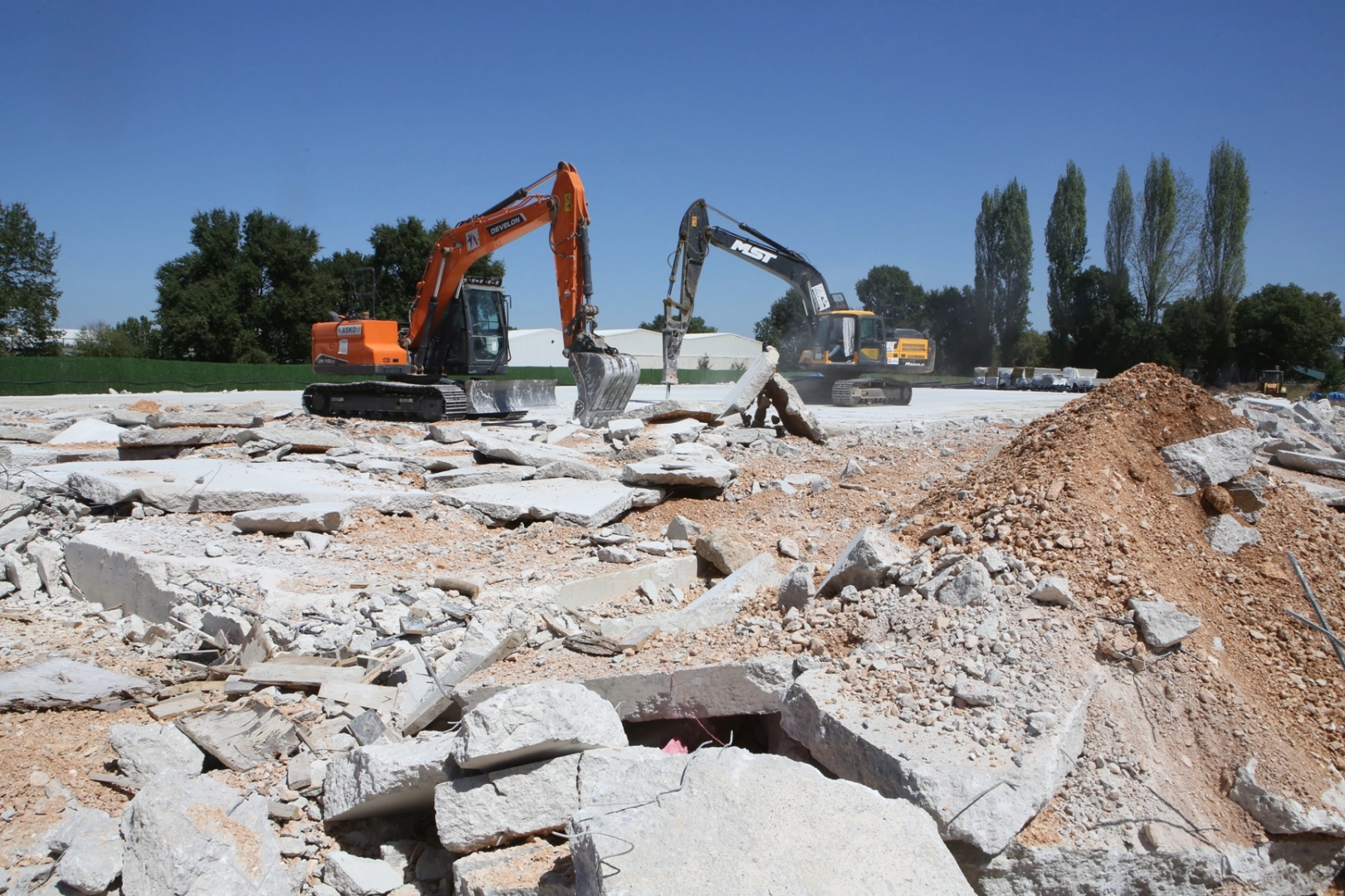 Bursa Nilüfer'de kaçak yapılara temelden müdahale