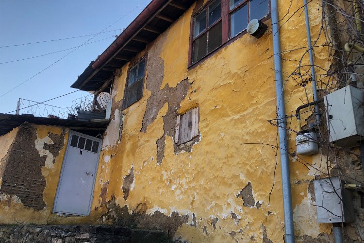 Bursa'nın 500 yıllık mahallesi 'ayakta duramıyor'