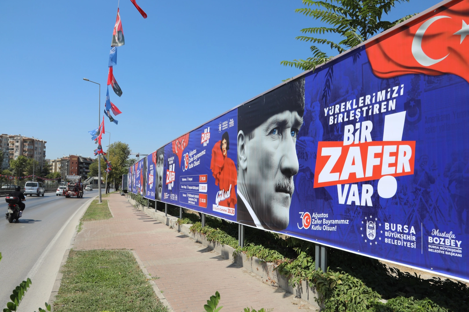 Bursa'nın her köşesi ayrı bir coşku