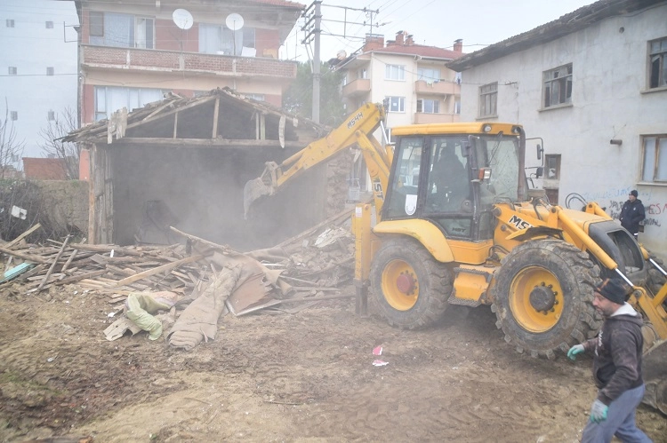 Bursa Yenişehir'de metruk binalara vize yok