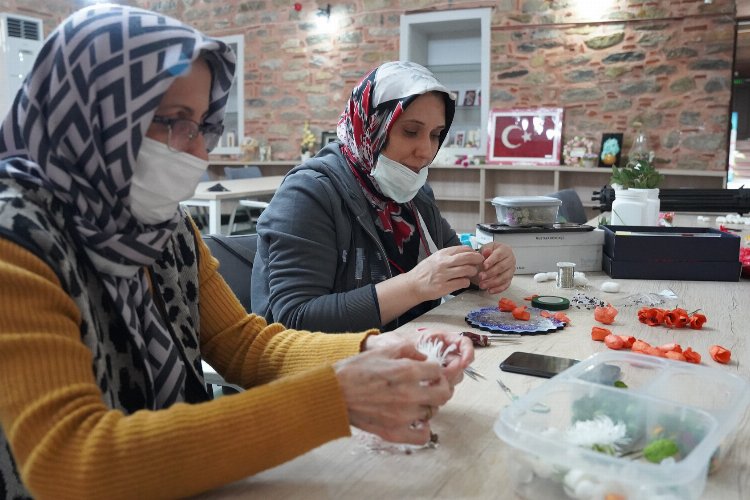 Bursa Yıldırım'da kadınlar YIL-MEK ile meslek öğreniyor