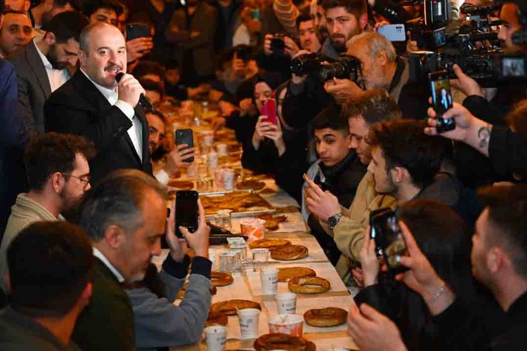 Bursalı gençler Bakan Varank'ı sahile davet etti