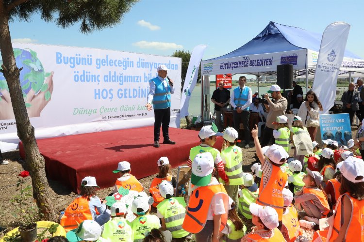 Büyükçekmece'de tonlarca atık toplandı