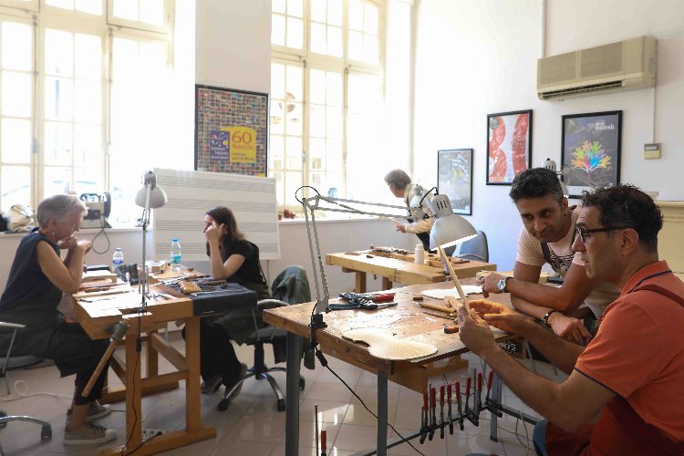 Çalgı yapım ustaları İzmir'de buluştu