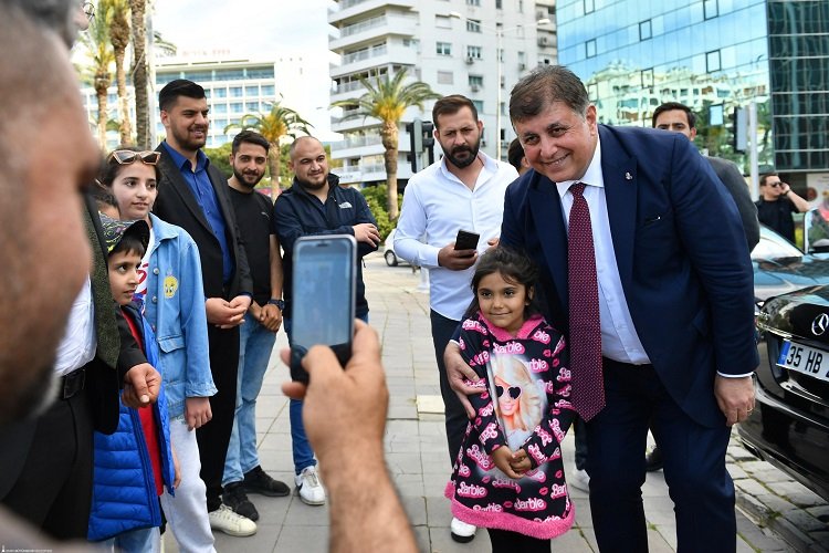Cemil Tugay'dan Romanlara destek