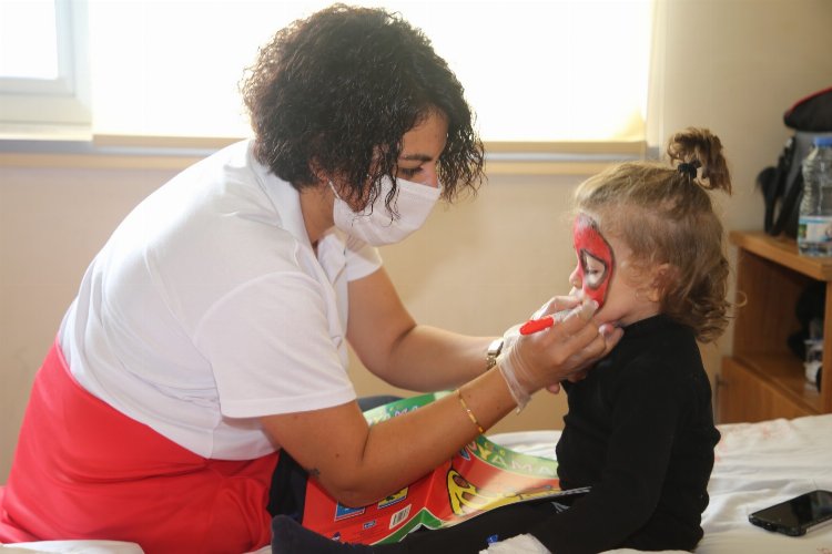 Çocuk Hastanesi'nde 'Çık Dışarıya Oynayalım' motivasyonu
