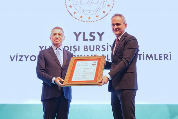 Cumhurbaşkanı Yardımcısı Fuat Oktay, YLSY bursiyerleriyle buluştu