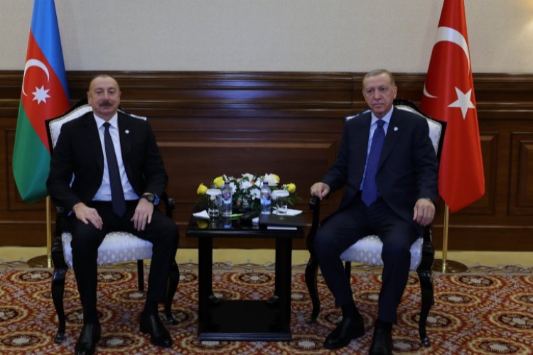 Cumhurbaşkanı Erdoğan, Zirve'de Aliyev'le görüştü