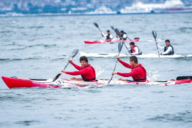 Deniz Kanosu Türkiye yarışları Kocaeli'ye renk getirdi