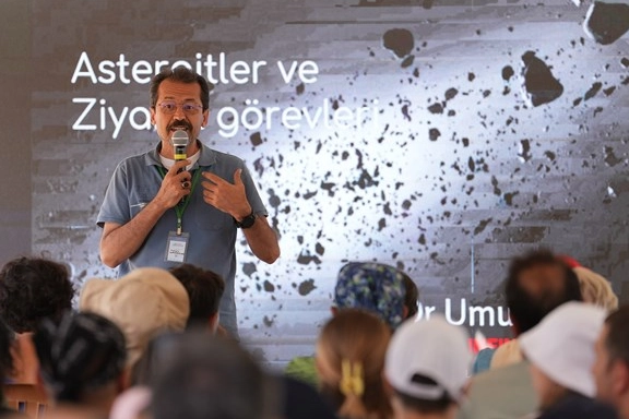 Denizli'de 5 bin kişi göğe baktı