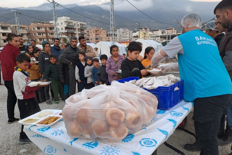 Deprem bölgesinde oruçlar Sakarya'nın kardeşlik sofrasında açılıyor