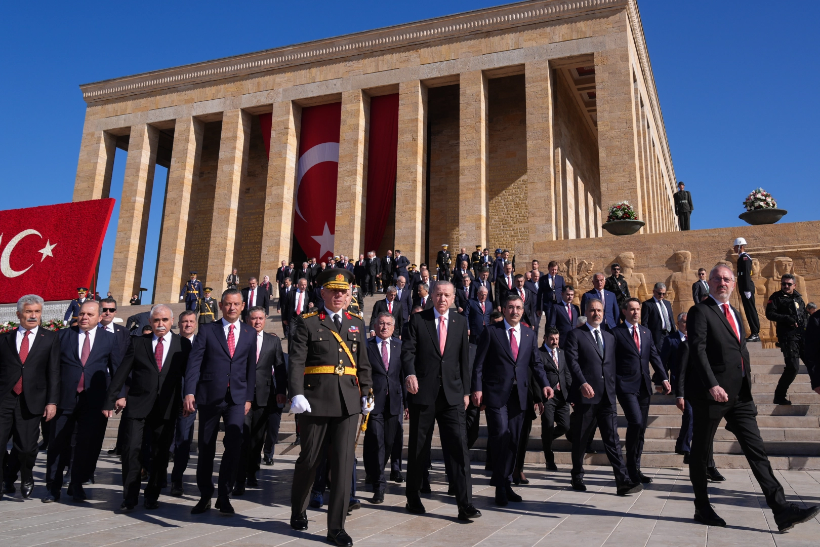 Devlet erkanı Anıtkabir'de