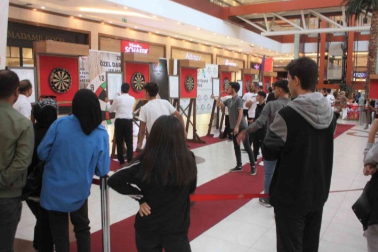 Diyarbakır'da AVM'de 'dart' keyfi